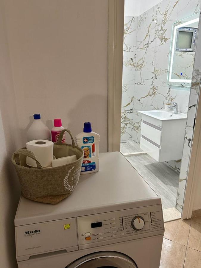 Victorias Apartment Tirane Ngoại thất bức ảnh